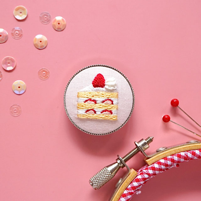 【本店11F】2/11 食べ物刺繍作家かりんと作るショートケーキの刺繍ブローチ