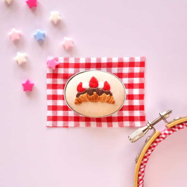【本店11F】4/8 食べ物刺繍作家かりんと作るクロワッサンサンドの刺繍ブローチ