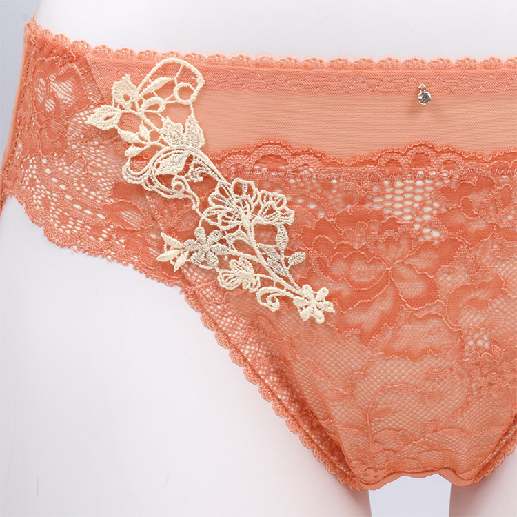 IBT361S|アンテシュクレ intesucre narue×intesucre バストアップブラ ブラセット ふっくらデコルテメイク BCDEFカップ アンダー65/70/75cm