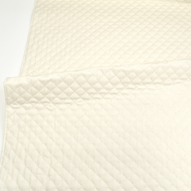 キルティング生地 リバーシブルキルト 無地×小花(4800) 1.キナリ(カス残し)×赤小花 09Bi20_