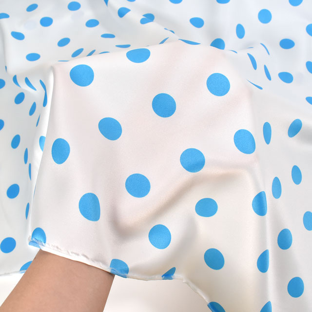 サテン生地 テトロンスエード(743) 水玉小 8.赤/黒 10Ae08_