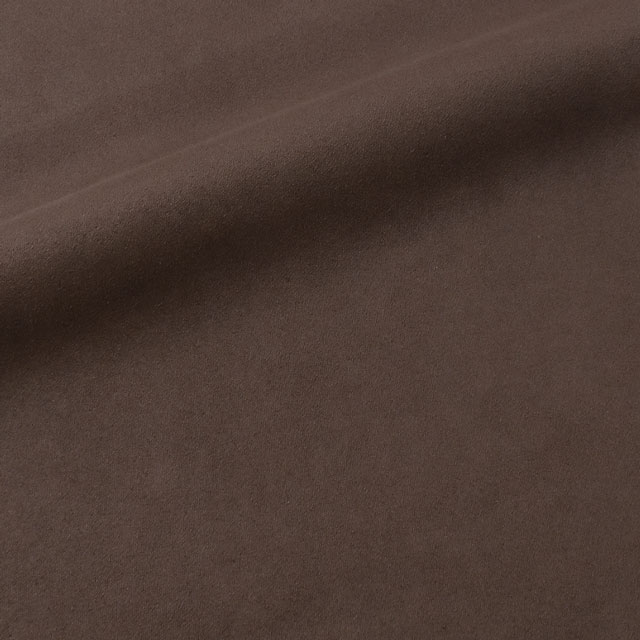 D.ダークブラウン