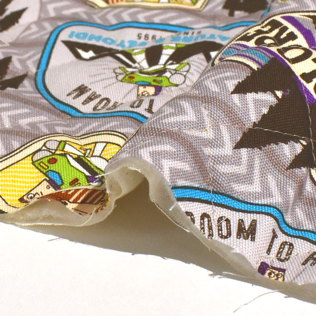 生地 BTSシリーズ ディズニー トイストーリー ワッペン柄/キルティング(GRQ-1116) 1A.グレー 99Zz99_