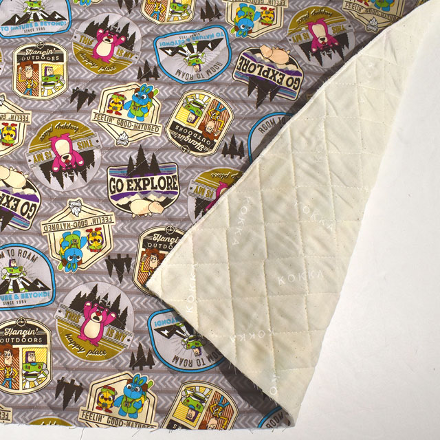 生地 BTSシリーズ ディズニー トイストーリー ワッペン柄/キルティング(GRQ-1116) 1A.グレー 99Zz99_