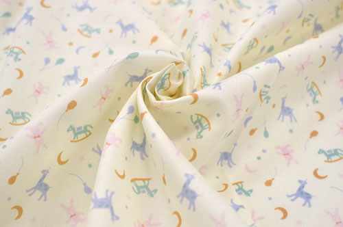 生地 ホーミーコレクション キリンとうさぎと木馬(DH10157S) A.オフホワイト系 09Ae06_