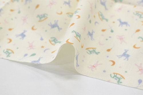 生地 ホーミーコレクション キリンとうさぎと木馬(DH10157S) A.オフホワイト系 09Ae06_