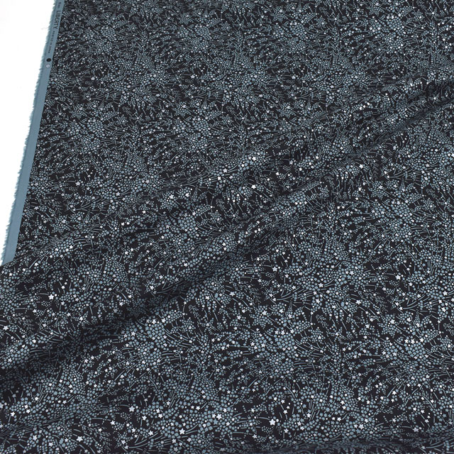 生地 LIBERTY FABRICS リバティ・ファブリックス タナローン 2021AW Brilliant Christmas Whispering Light ウィスパリング・ライト(DC31832) J21D.ブラック 99Zz99j