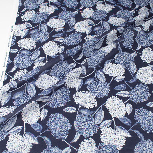 生地 LIBERTY FABRICS リバティ・ファブリックス タナローン 2024SS THE LIBERTY KALEIDOSCOPE Azores アゾレス(24-3634138) 24AU.ネイビー 99Zz99j
