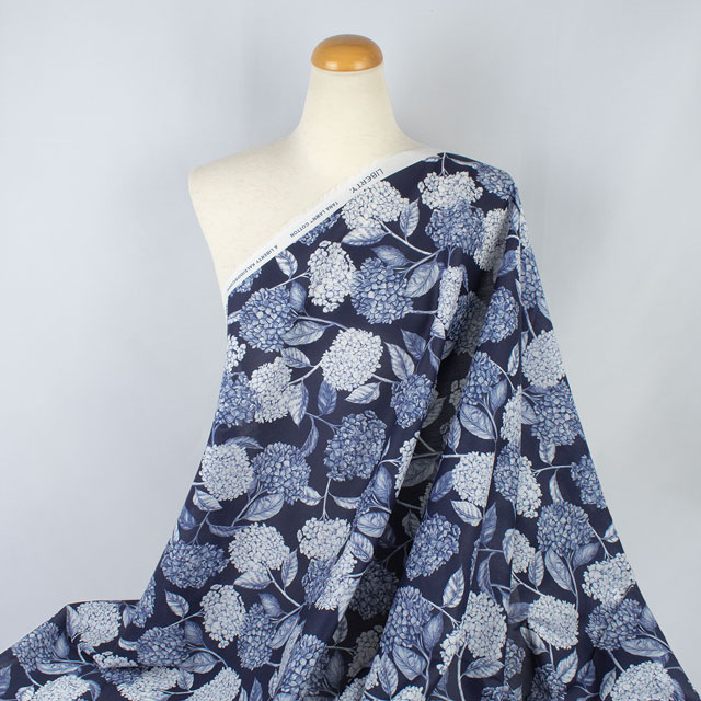 生地 LIBERTY FABRICS リバティ・ファブリックス タナローン 2024SS THE LIBERTY KALEIDOSCOPE Azores アゾレス(24-3634138) 24AU.ネイビー 99Zz99j