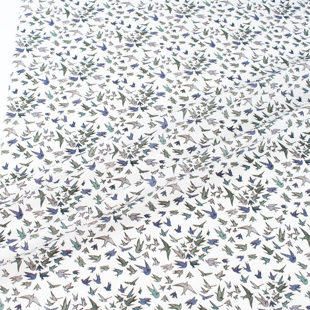 生地 LIBERTY FABRICS リバティ・ファブリックス タナローン 2024SS Wildsmith's Wonderful World Choir of Flyers クワイア・オブ・フライヤーズ(363J4202) 24AU.ブルー 99Zz99j