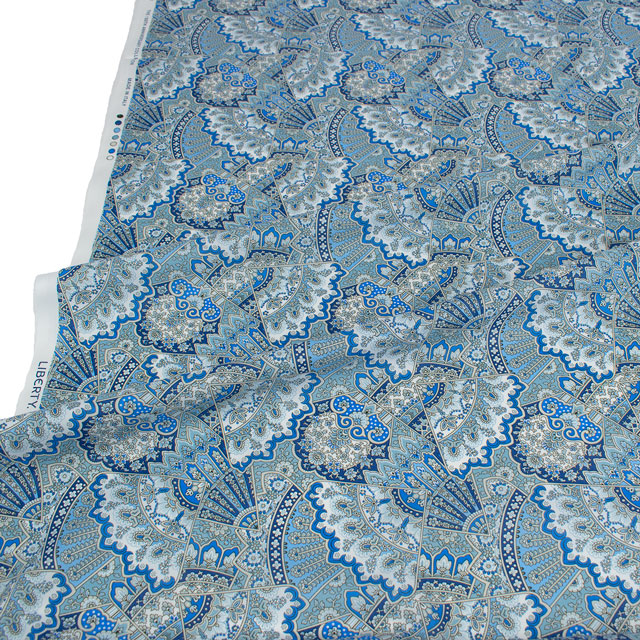 生地 LIBERTY FABRICS リバティ・ファブリックス タナローン 2025SS Retold 150th Anniversary Collection Emporium エンポリアム(25-3635108) 25BU.ブルー 09Ac03j