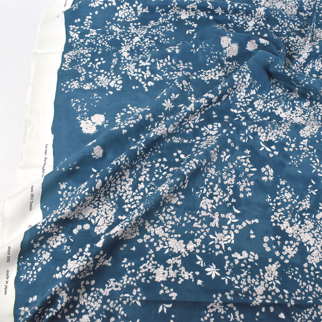 生地 naniIRO-ナニイロ- Lei nani/綿シルク(EGX-11171) 1C.マリンブルー/パール 99Zz99_