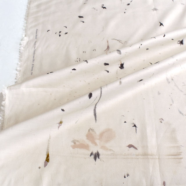 生地 naniIRO-ナニイロ- Flowers bloom/綿シルク(EGX-11260) 1B.ライトグレー 09Ac04_