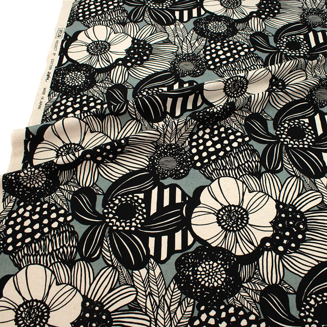 生地 綿麻キャンバスプリント アートフラワー(UP5678) J.チャコールグレー×ブラック 09Cu45_