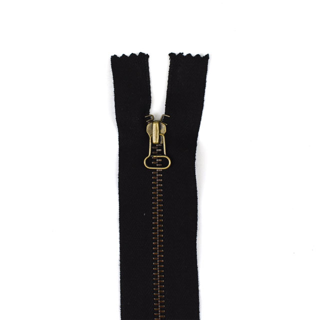 黒×アンティークゴールド