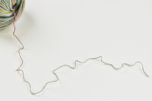 毛糸 Opal-オパール- レリーフ 4ply/4本撚り Viereck 9490.グレー系マルチカラー 06Co99j