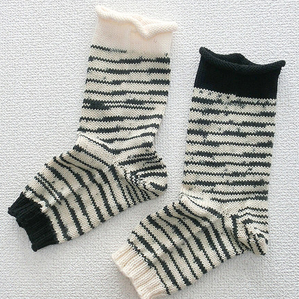 毛糸 Opal-オパール- 気仙沼カラー 4ply/4本撚り KFS127.ゼブラ/アイボリー・チャコール系 06Co99j