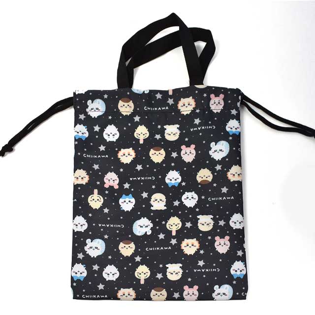 完成品 ちいかわ総柄縦型巾着（CW43723） BK.ブラック 15Yy88_