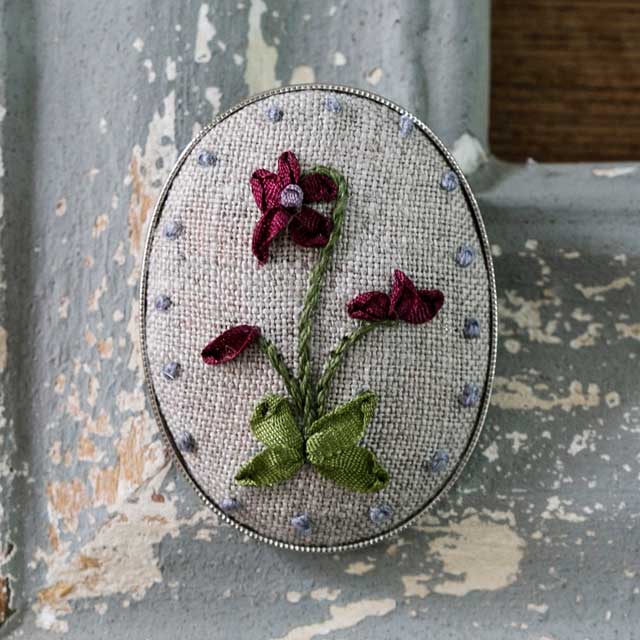 刺しゅうキット Piece-ピース- poritorie リボン刺しゅうのハナコトバブローチ(PHC-051-2) violet 06Bi99_