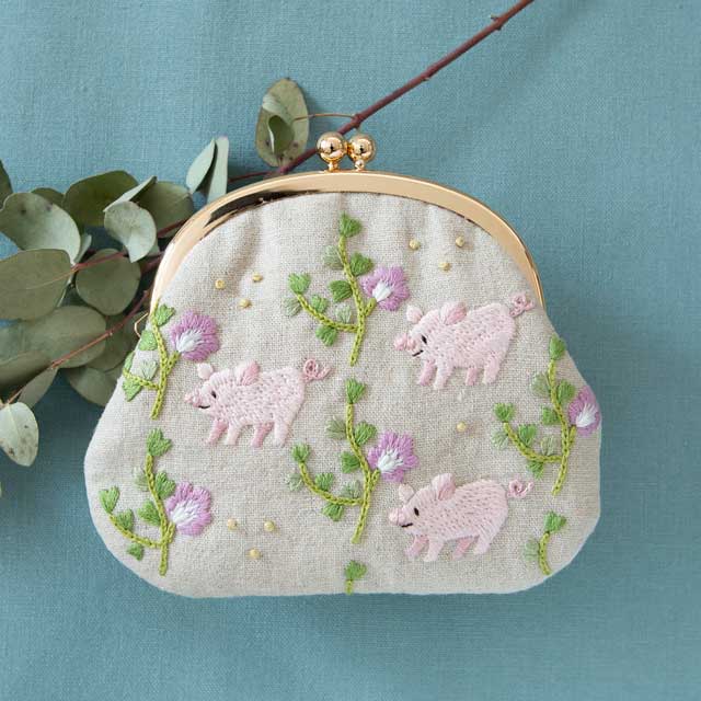 刺しゅうキット Piece-ピース- Chicchiさんの動物刺しゅうキット こぶたさんとヤハズエンドウのがま口(PHC-079) 06Bi99_