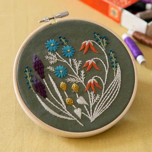 刺しゅうキット Piece-ピース- Alice Makabe マカベアリス 野の花の刺しゅうフレーム(PHC-082-1) Kahki 06Bi99_