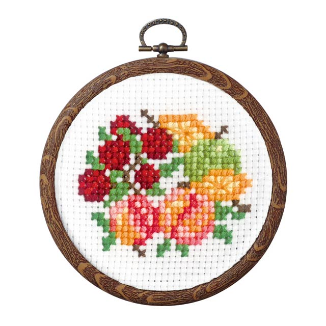 木イチゴのフルーツリース