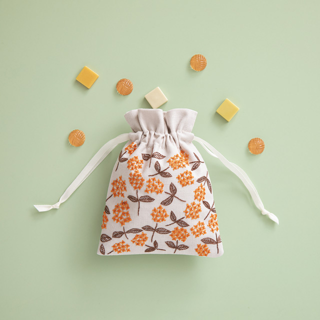 刺しゅうキット 戸塚刺しゅう×星燈社 星あかりの刺繍手帖 巾着袋 ほのか（523） 06Bi99_