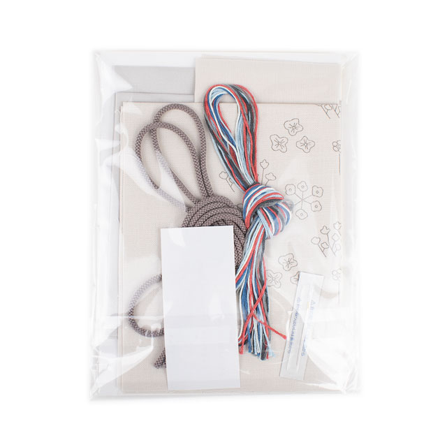 刺しゅうキット 戸塚刺しゅう×星燈社 星あかりの刺繍手帖(556) 丸巾着袋「うたかた」 06Bi99_