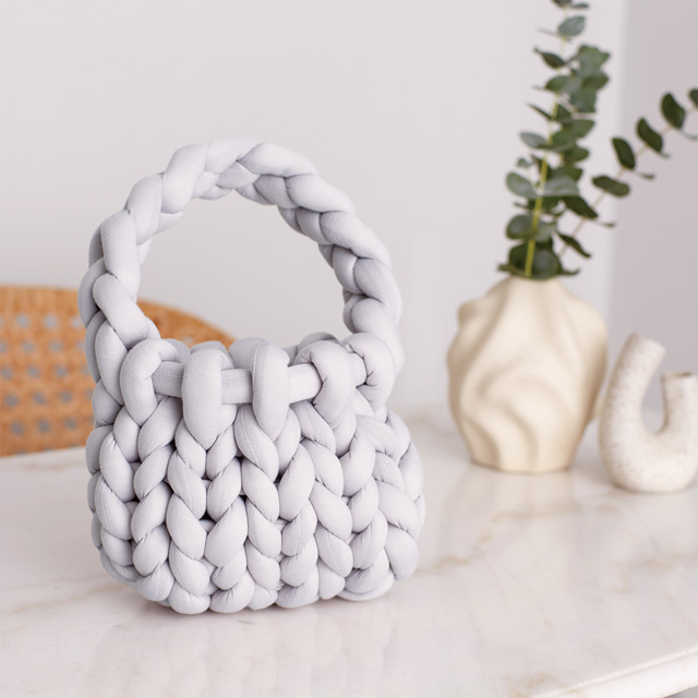 ムック本 マンドゥバッグが作れる! 手だけで編めるチャンキーニット糸付きBOOK 06Cr99j