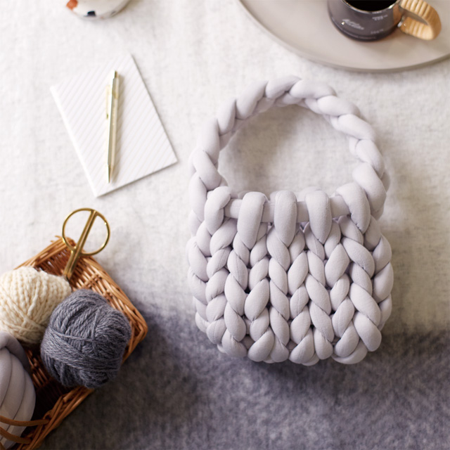 ムック本 マンドゥバッグが作れる! 手だけで編めるチャンキーニット糸付きBOOK 06Cr99j