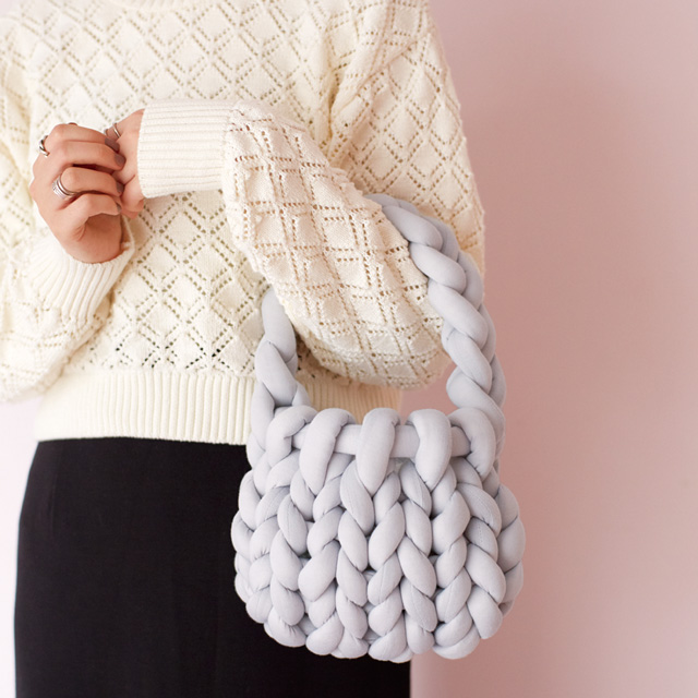 ムック本 マンドゥバッグが作れる! 手だけで編めるチャンキーニット糸付きBOOK 06Cr99j